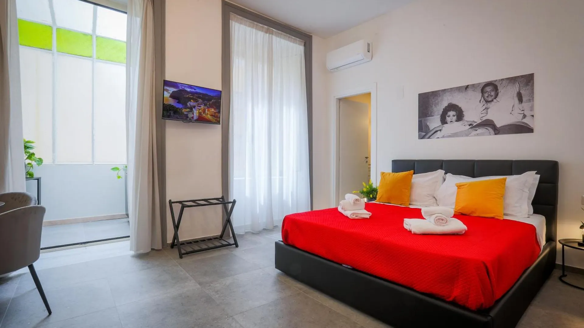 Napoli Movie Apartments 0*, Naples