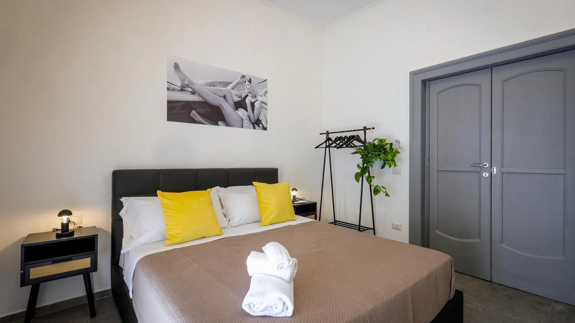 Napoli Movie Apartments Guest house