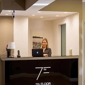 7th Floor Πανσιόν